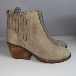 Kork-Ease Cinca leather ankle bootie Size 6M